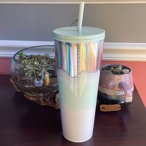 Starbucks holiday wavy mint white holographic
tumbler cup 2021